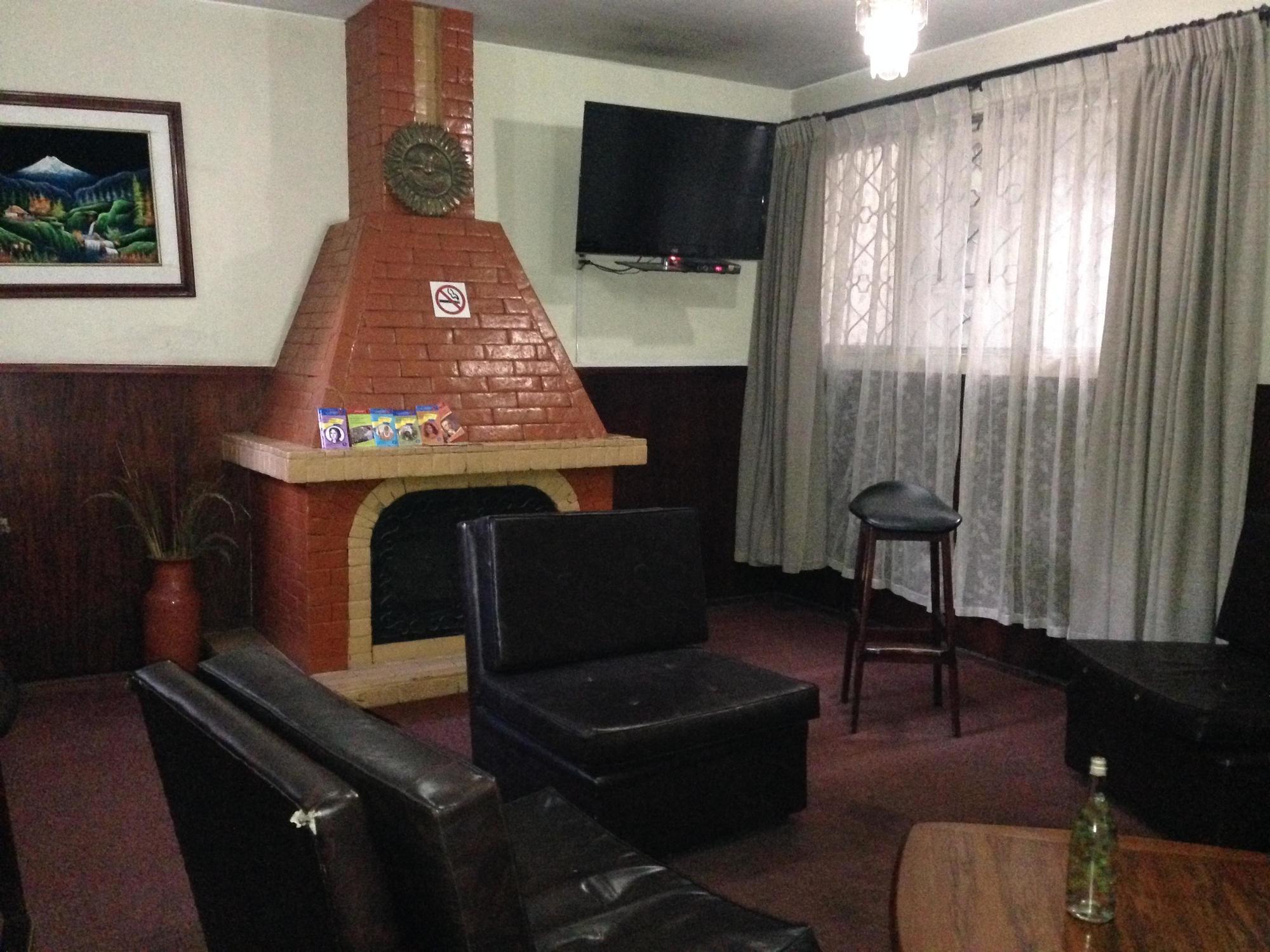 Hotel Majestic Quito Esterno foto