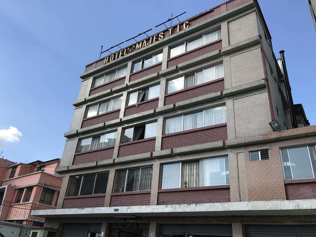Hotel Majestic Quito Esterno foto