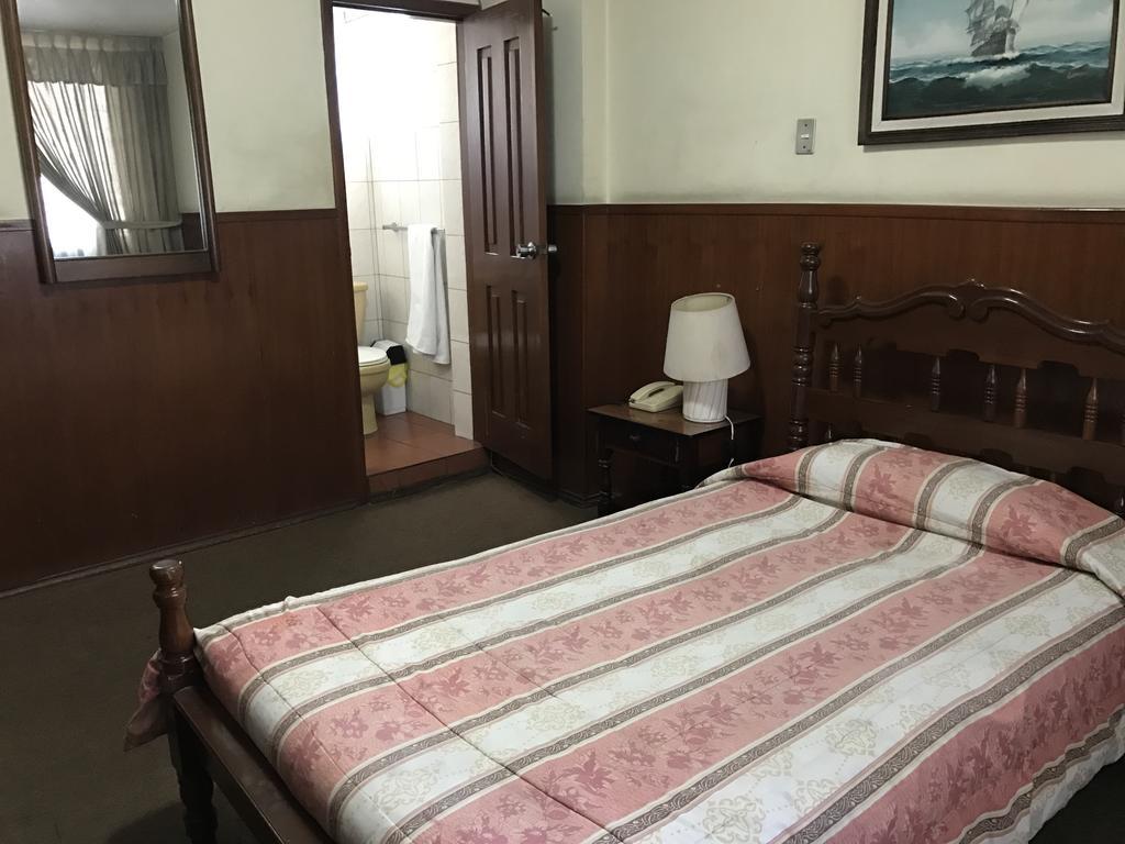 Hotel Majestic Quito Esterno foto