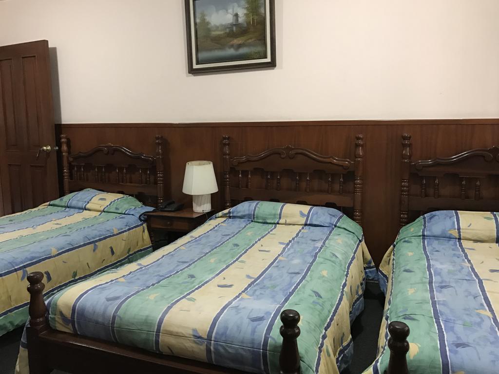 Hotel Majestic Quito Esterno foto