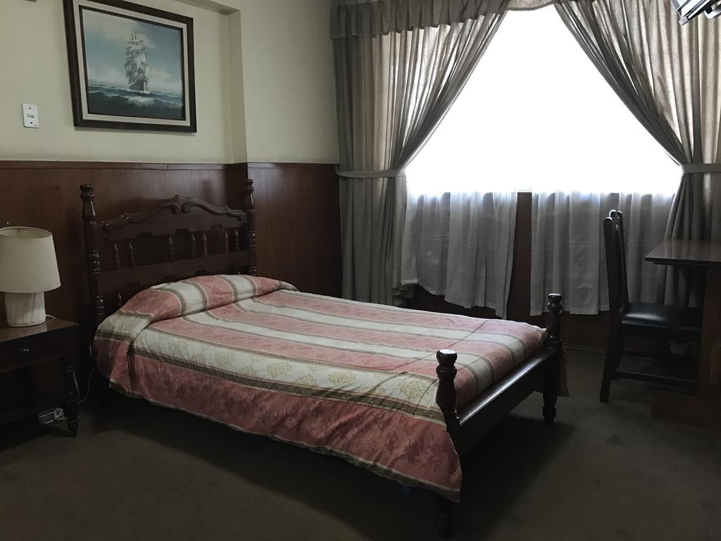 Hotel Majestic Quito Esterno foto
