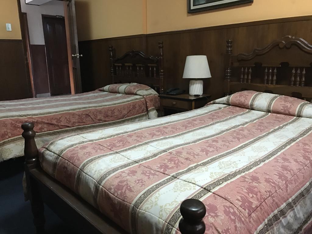 Hotel Majestic Quito Esterno foto
