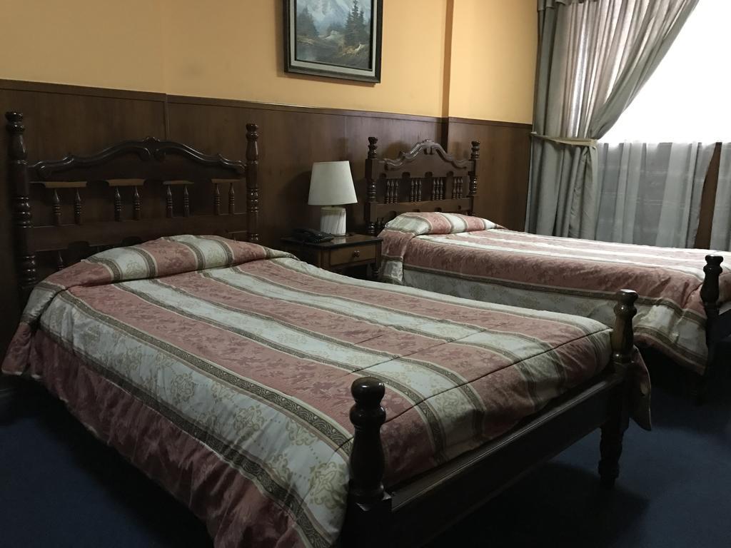 Hotel Majestic Quito Esterno foto